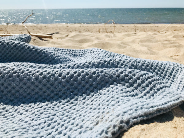 Vaflinis lininis paplūdimio rankšluostis pilkai melsvas