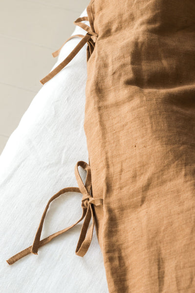Glamžyto lino antklodės užvalkalas su raišteliais cinamonas