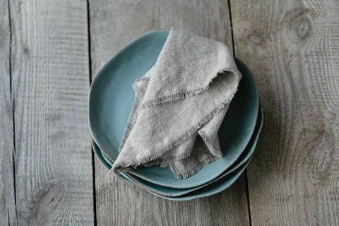 Minkštinto natūralaus lino servetėlės su kutais
