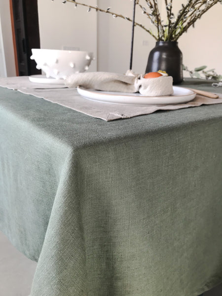 Glamžyto lino miško žalios spalvos staltiesė