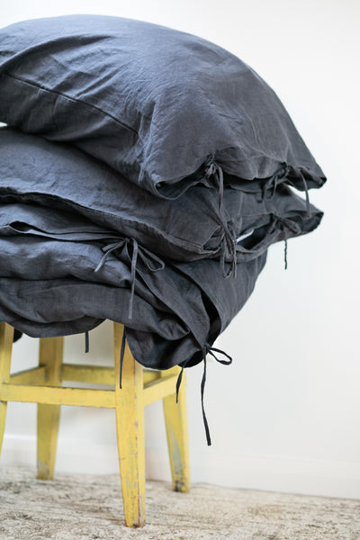 Glamžyto lino antklodės užvalkalas su raišteliais antracitas