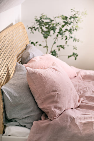 Glamžyto lino antklodės užvalkalas su raišteliais pelenų rožinė